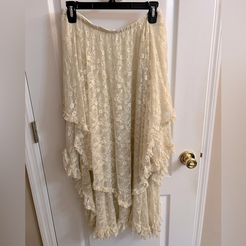 Free People - Sz L - EUC lace slip skirt in the color “tea”